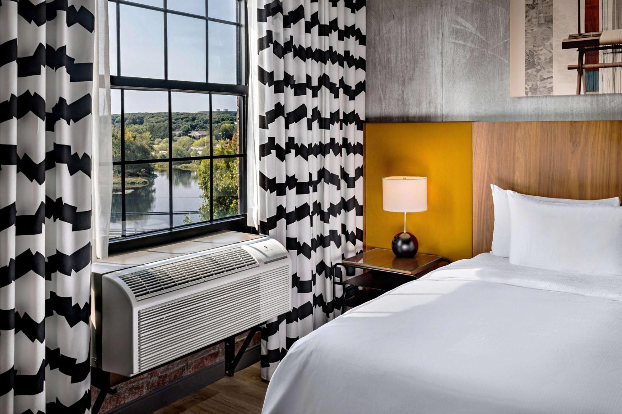 The Loom Hotel, Tapestry Collection By Hilton Уорик Экстерьер фото