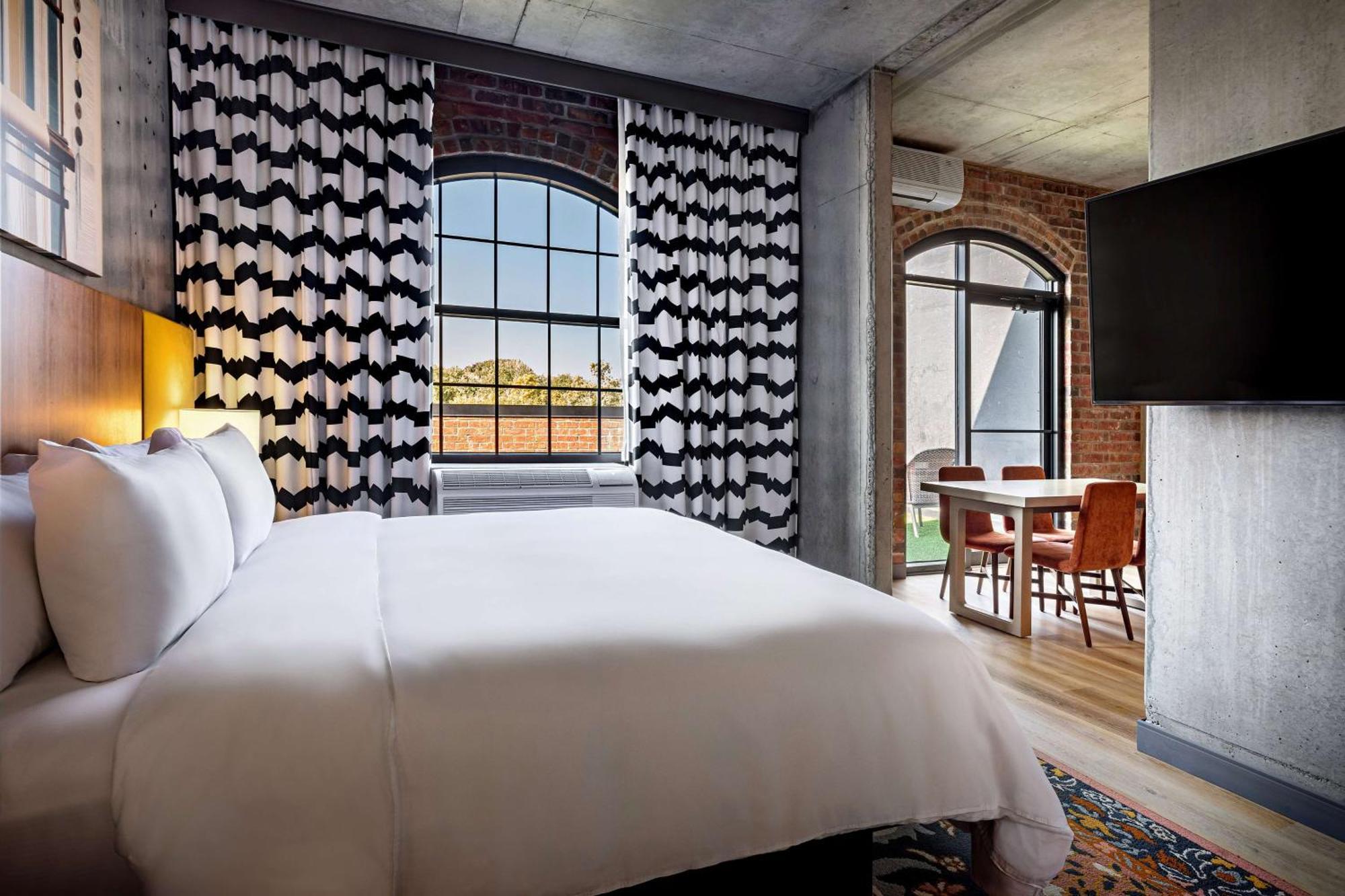 The Loom Hotel, Tapestry Collection By Hilton Уорик Экстерьер фото